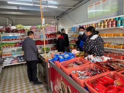 筑牢校园健康防线 联合检查确保食品安全，严控烟草零售环境